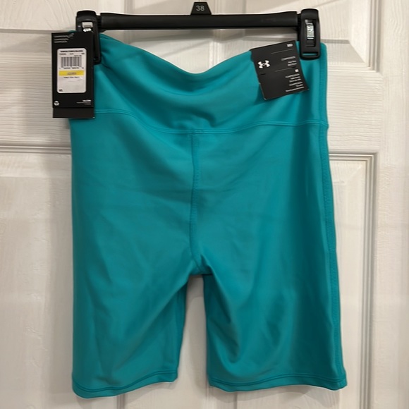 NWT compression high rise bike shorts Under Armour size M for women - Picture 2 of 2